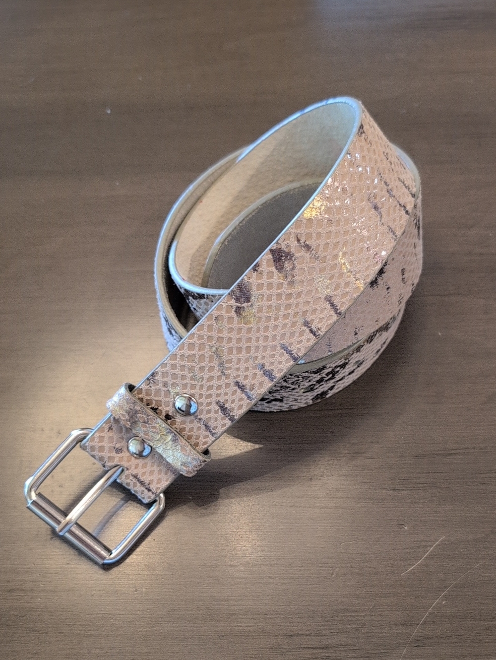 Snake-Print Tan Leather Belt with Subtle Metallic Accents Size 33 Silver Buckle